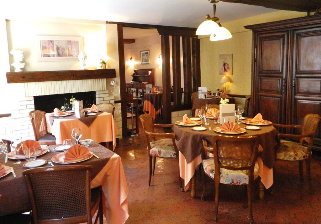 Hotel Restaurant Le Cygne Conches-en-Ouche Ngoại thất bức ảnh