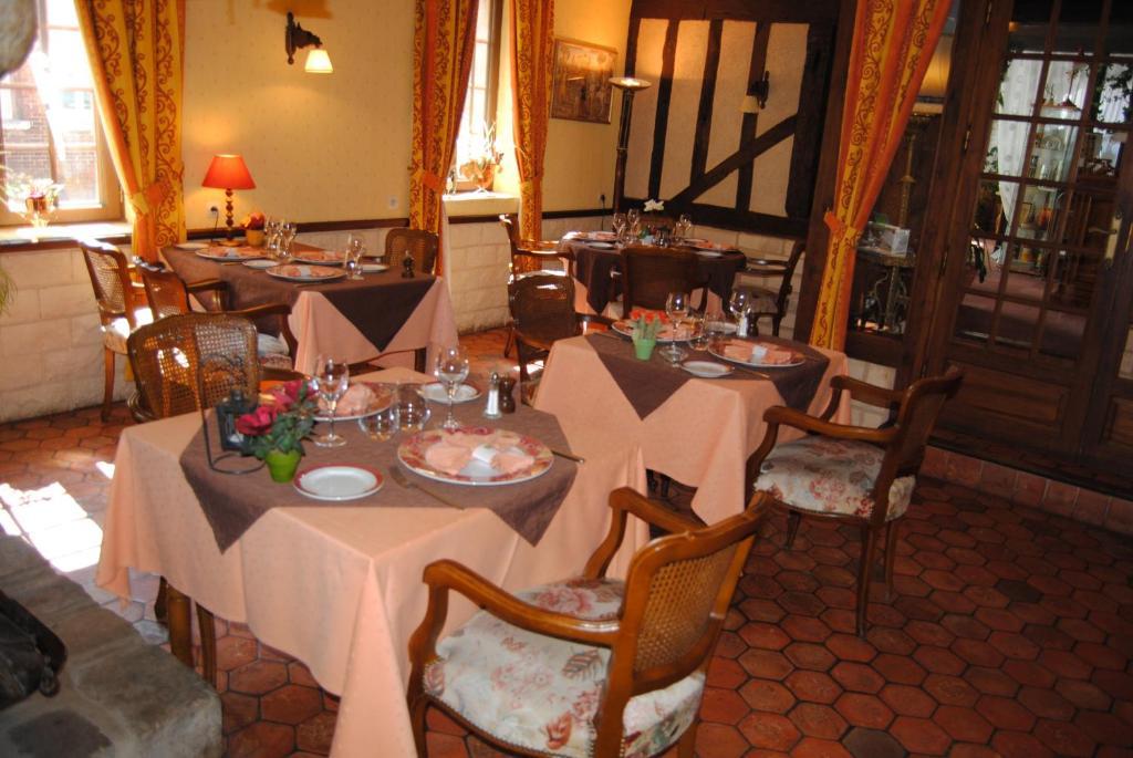 Hotel Restaurant Le Cygne Conches-en-Ouche Ngoại thất bức ảnh