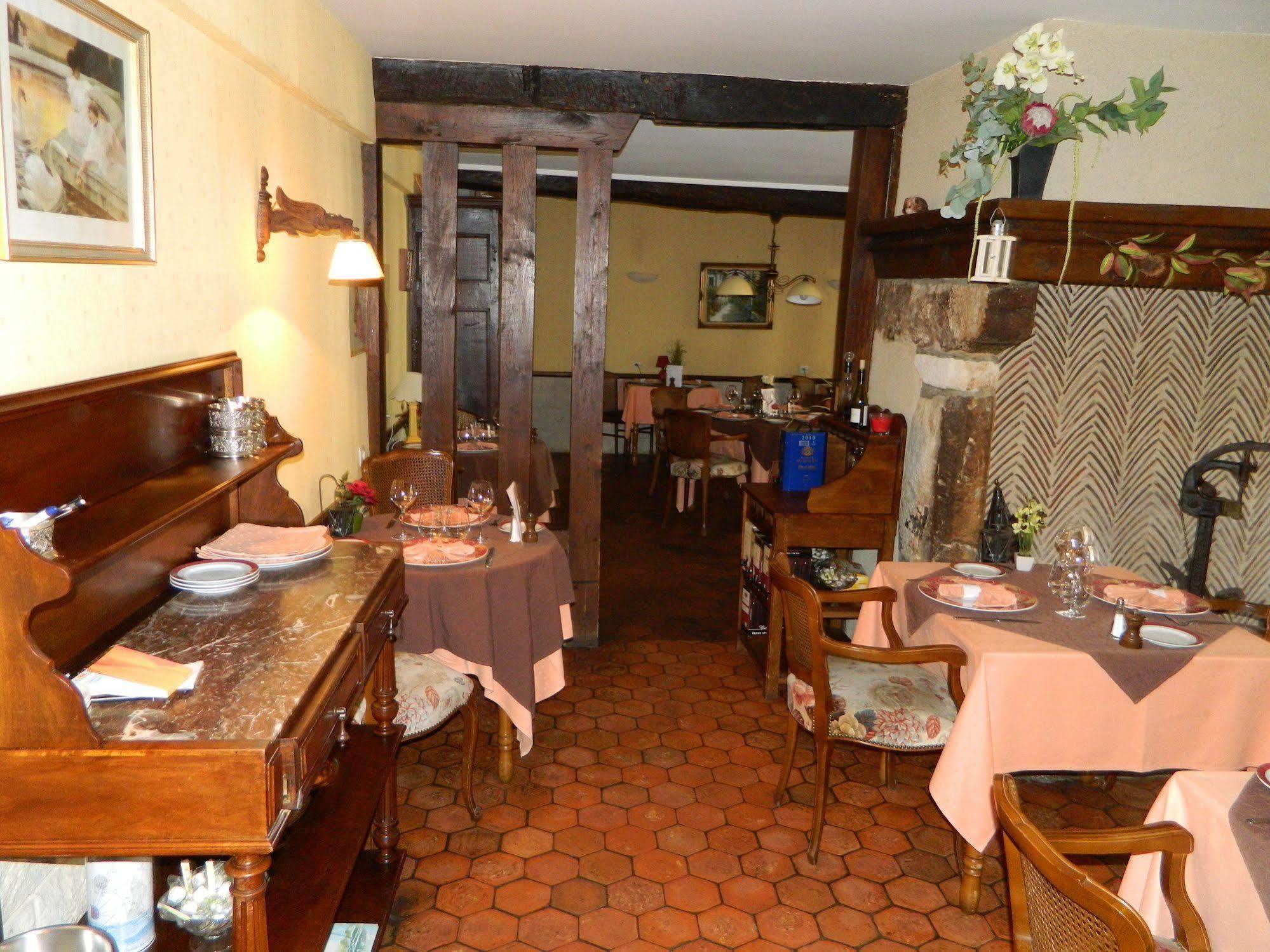 Hotel Restaurant Le Cygne Conches-en-Ouche Ngoại thất bức ảnh